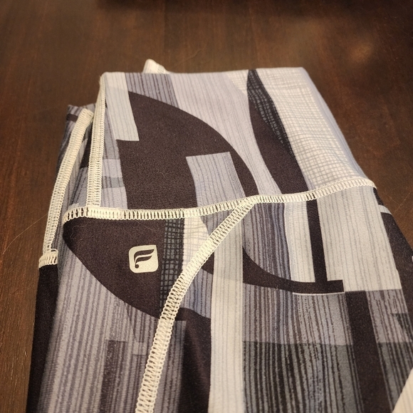 Demi Lovato x Fabletics grey black graphic leggings. Women's size small. - Picture 5 of 16